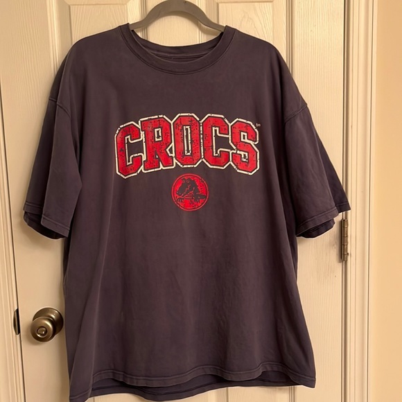 CROCS Other - CROCS Gray Short Sleeve T-shirt Red Logo Men’s Size 2XL